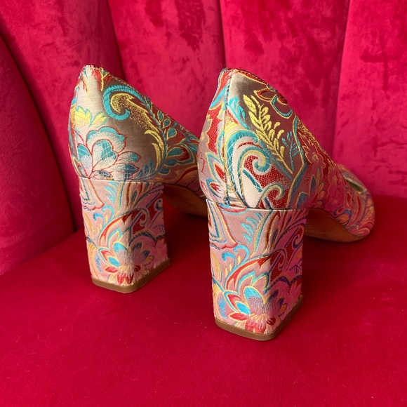 Marc Fisher Pump Floral Block Heel Metallic Sz 8.5 - Picture 3 of 4